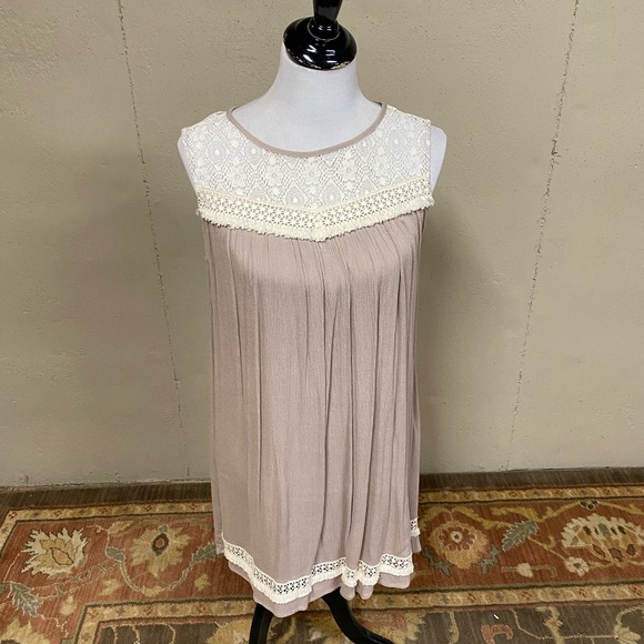 Boutique Umgee Dress. Like new. Very unique. Lace at the top and bottom. - Picture 1 of 4